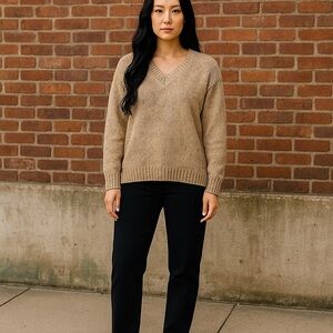 EUC HAYDEN LOS ANGELES WOMENS MEDIUM V-NECK TAN SWEATER WARM CHEAP SKI